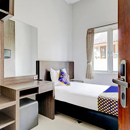 Hotel O Cihampelas Near Ciwalk Formerly D'River Guest House Bandung Exterior photo