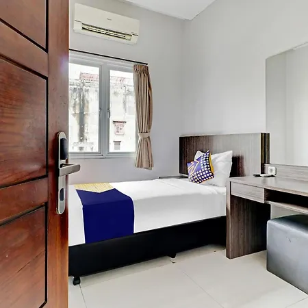 Hotel O Cihampelas Near Ciwalk Formerly D'River Guest House Bandung Exterior photo